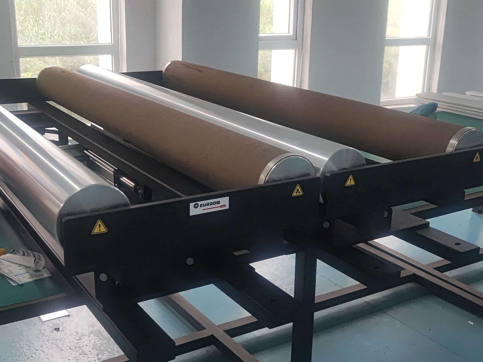 Pair of wide guide frames