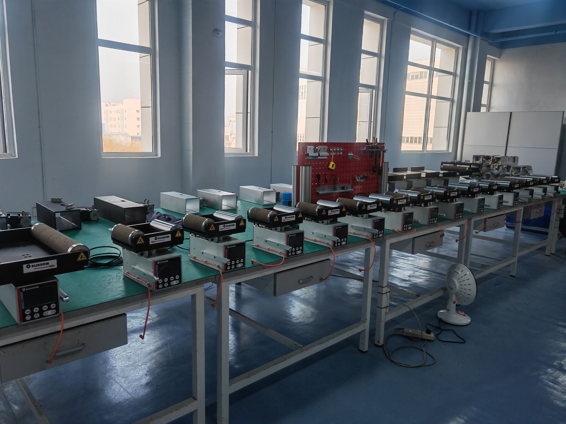 Test benches with controllers